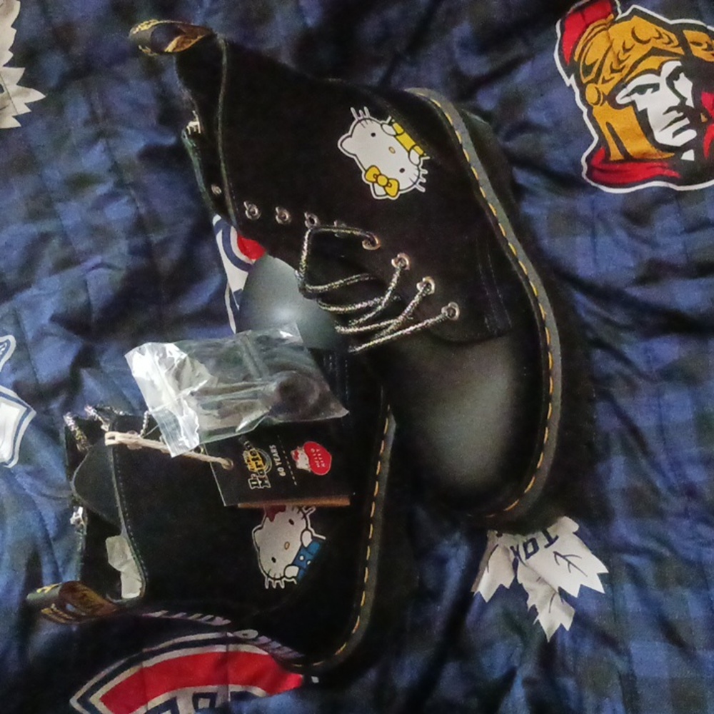 Hello kitty black combat boots sz us 6